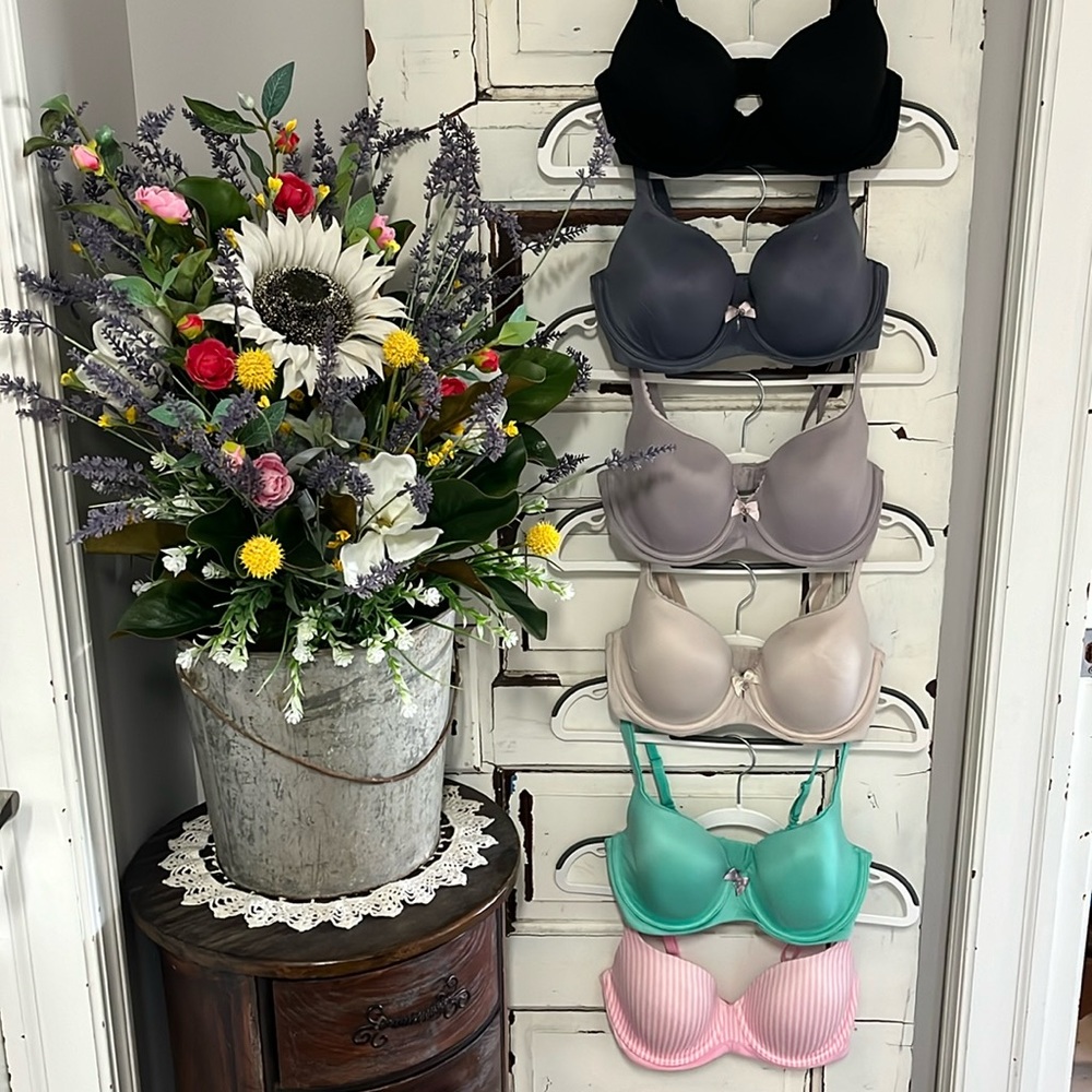 Victoria’s Secret Body by Victoria 32E (DD) Bra Bundle